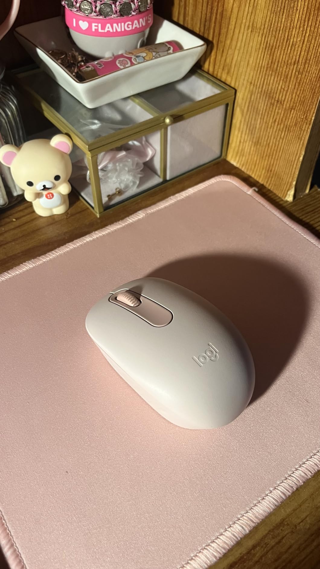 Logitech M196 Compact Ambidextrous Bluetooth Wireless Mouse - Graphite customer photo 1