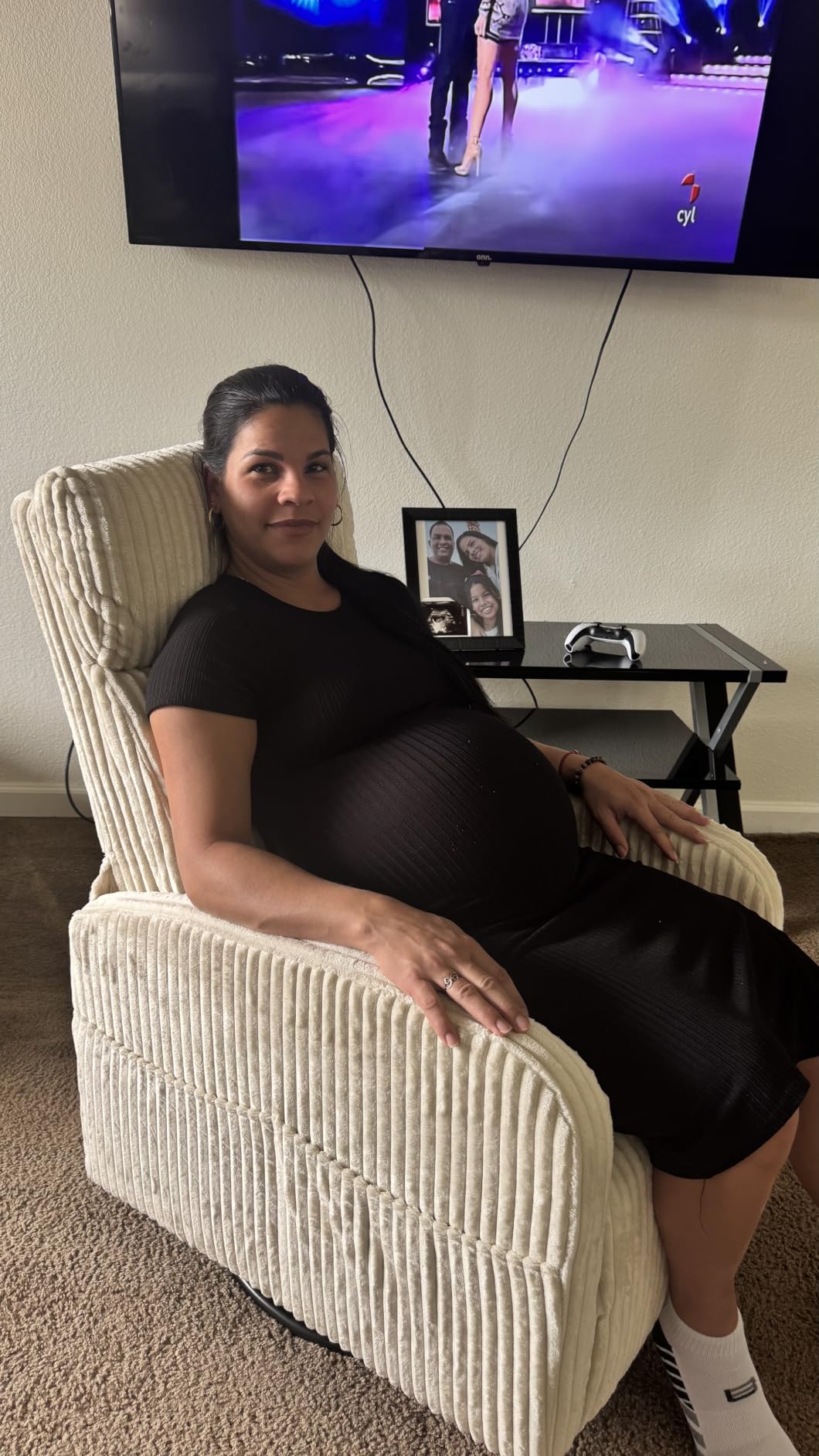 Yaheetech 360° Swivel Nursing Chair with Side Pockets, Beige customer photo 1