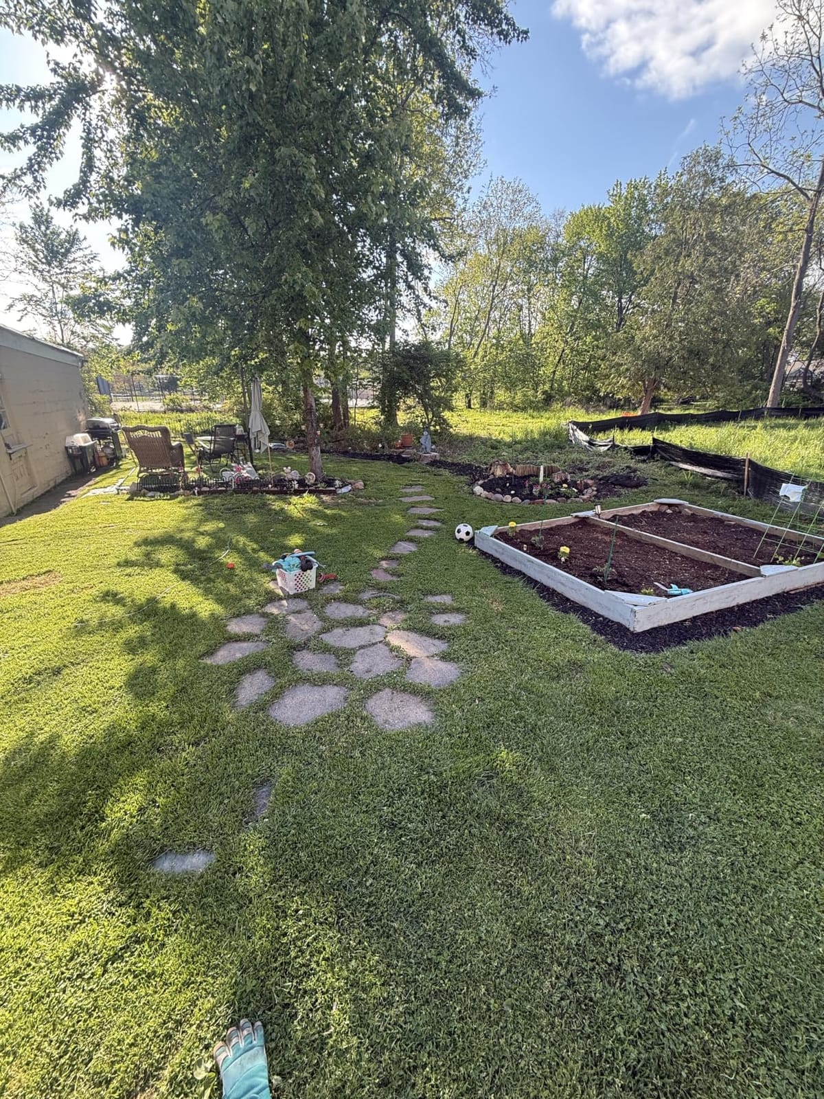 JERIA 2 Inch Tall 100 FT Garden Edging Kit with 120pcs Spikes, Plastic Edging for Landscaping customer photo 1