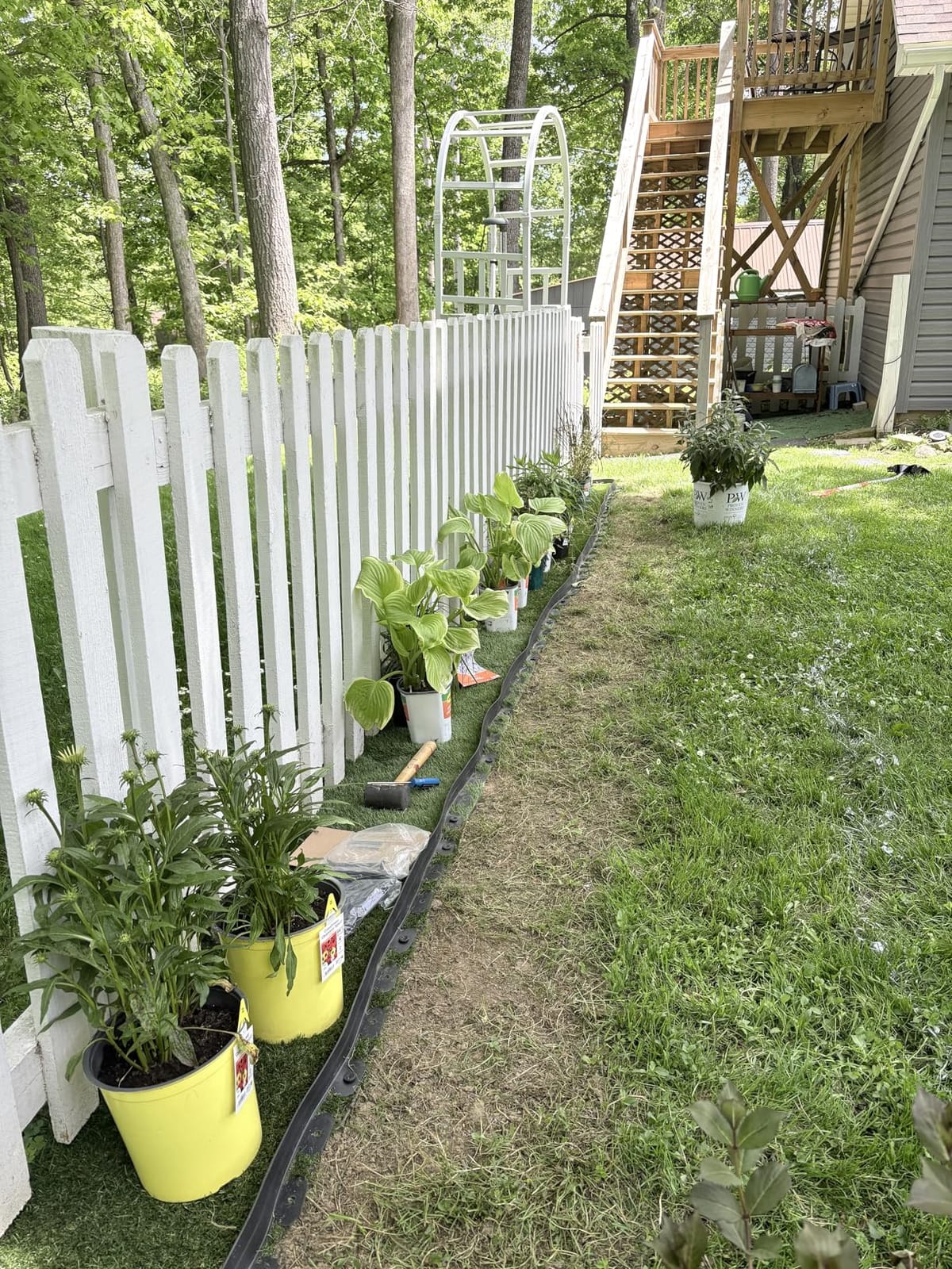 MIXC Garden Edging Border, 100FT 2 Inch Tall Plastic Landscape Edging with 150 Stakes, Flexible Tool-Free Lawn Border for Yard, Flower Bed & Landscaping customer photo 2