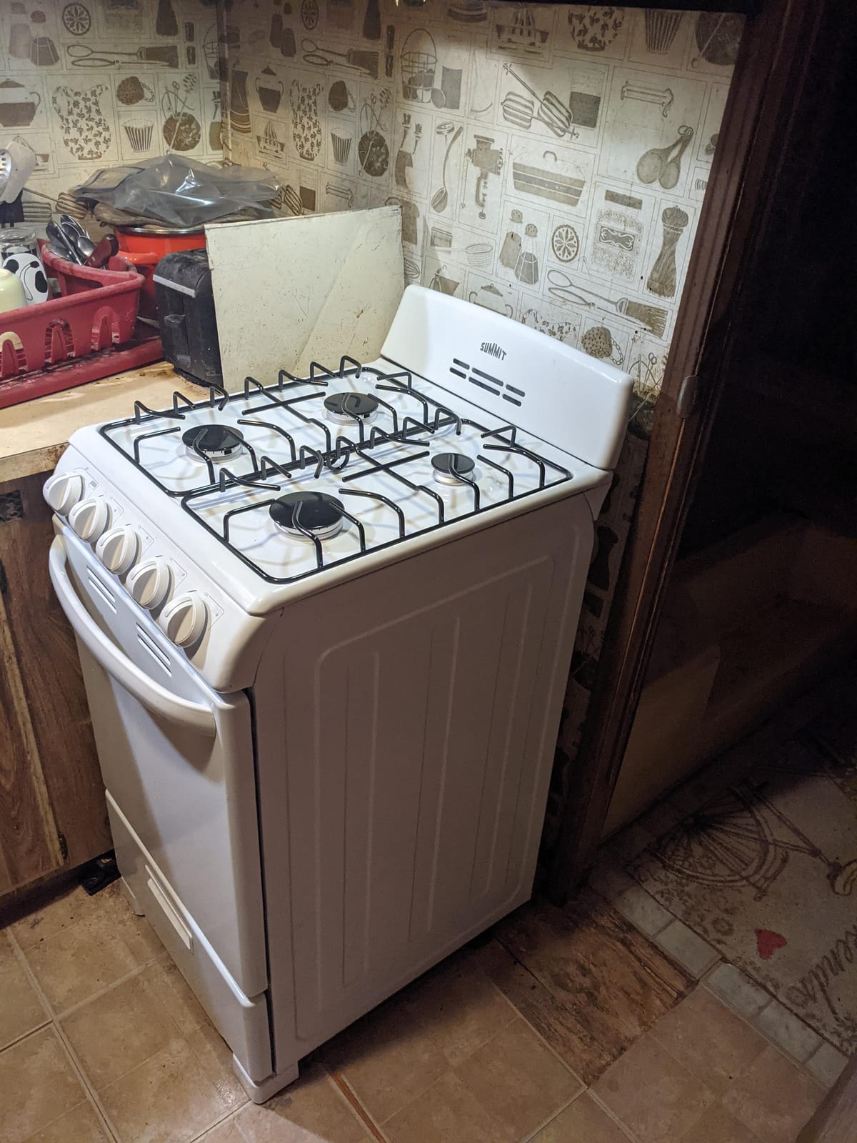 Summit 20” Inch Wide Gas Range, 4 Sealed Burners, 2.3 cu.ft. Oven (ADA Compliant)- RG201B (Black) customer photo 2