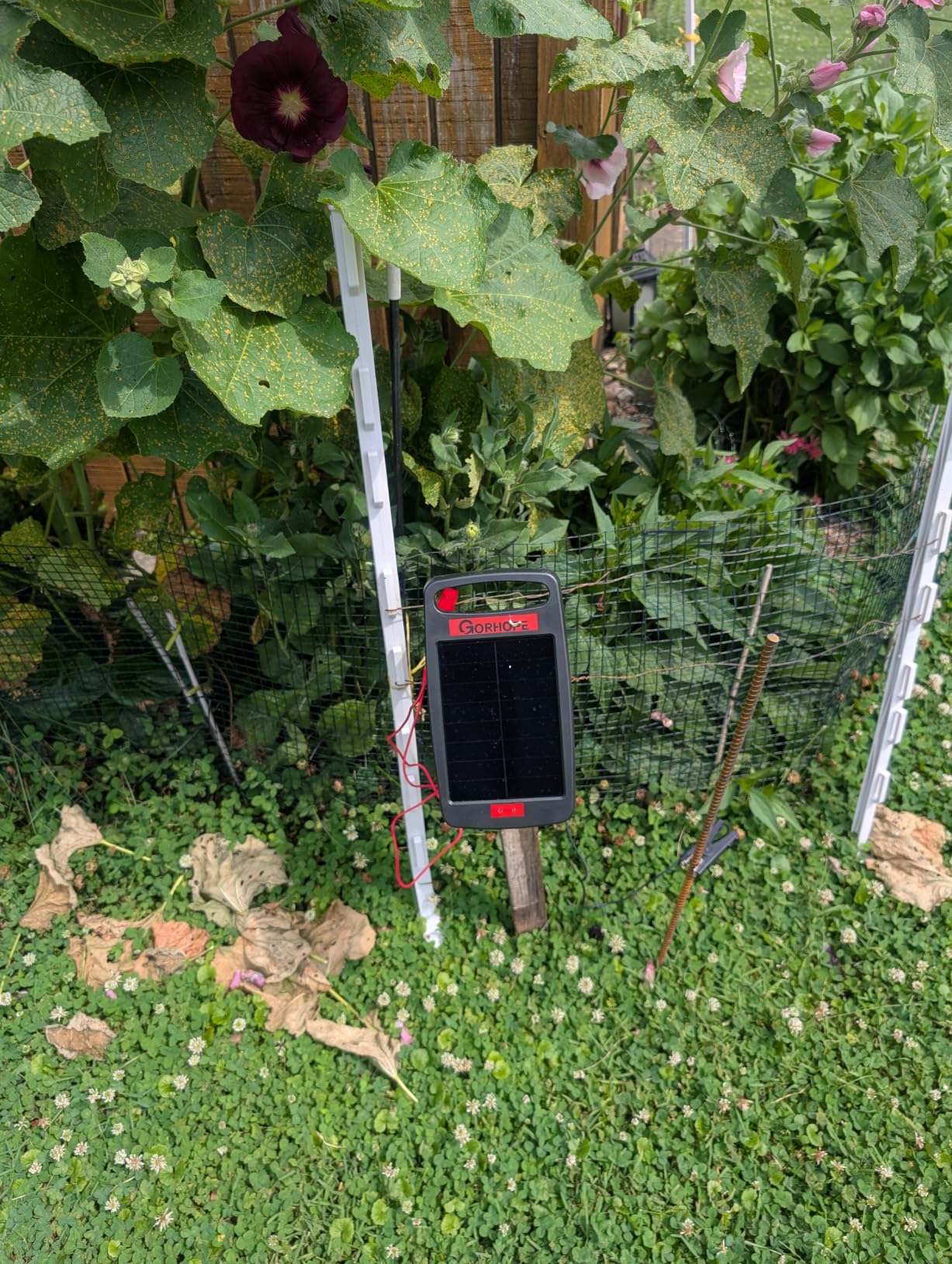 10 Miles Solar Electric Fence Charger with Short Circuit Alarm,0.18JPowered customer photo 2