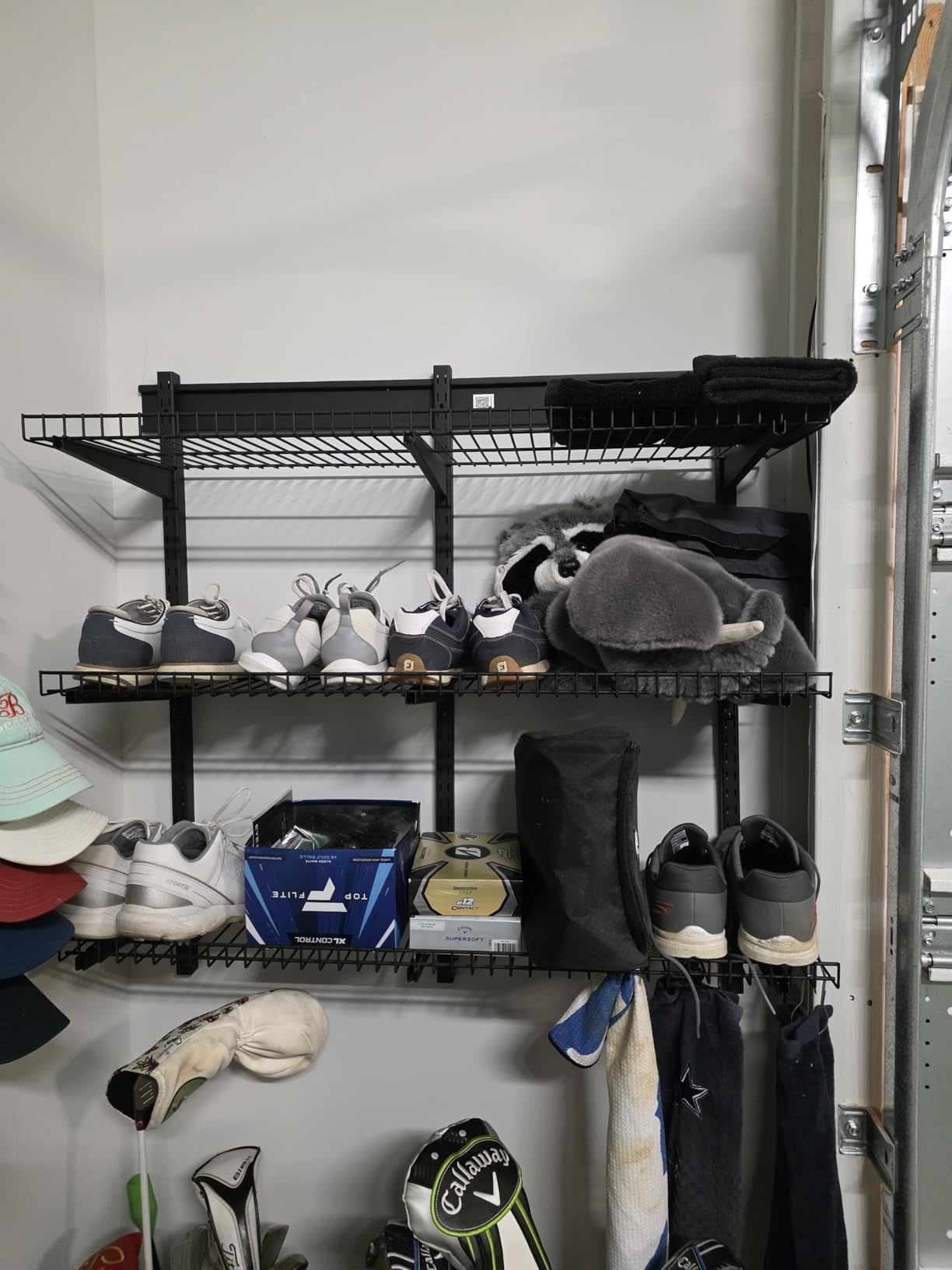 VEVOR 3-Tier Heavy Duty Wall Garage Shelving, 1 x 3 ft Steel Wall Mounted Shelving Unit, 11 x 36 Inch Per Shelf Floating Storage Metal Rack for Garage with 450 lbs Total Weight Capacity, Black customer photo 1
