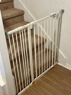 InnoTruth 29.6-39.1 in Wide Baby Gate for Stairs and Doorways, White customer photo 2