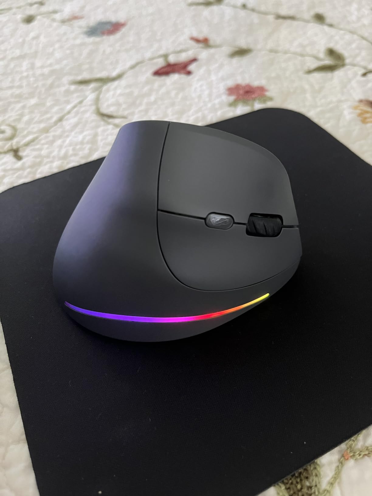 AOC Ergonomic Mouse, 2.4GHz Wireless Bluetooth Vertical Mouse, Rechargeable customer photo 1